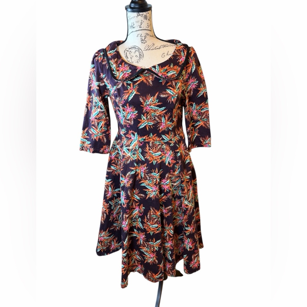 Hearts & Roses Tropical Print Fit and Flare Dress Size 10 Sweetheart Neckline